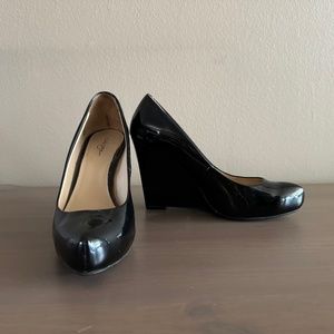 Halogen Allie Wedge in black patent leather  US 5 1/2 (EU 35.5)
